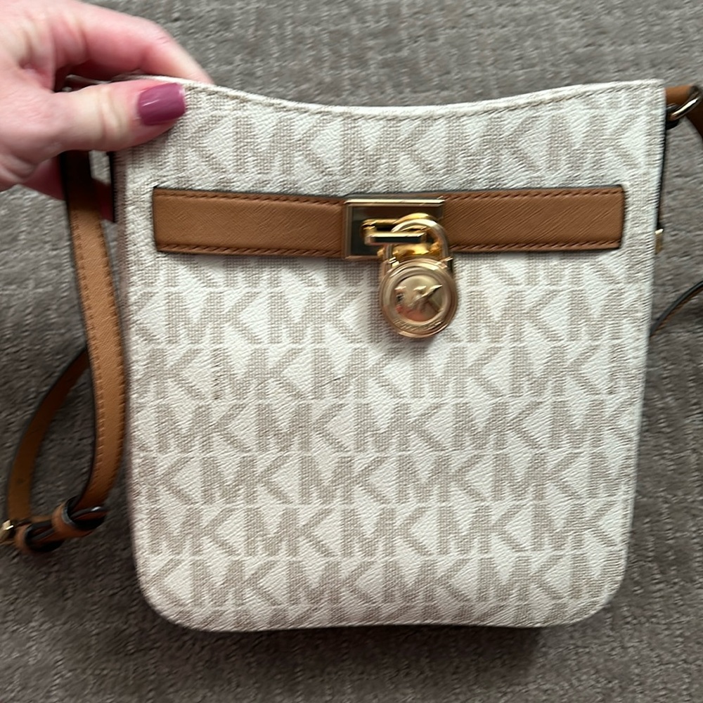 Michael kors sling bag